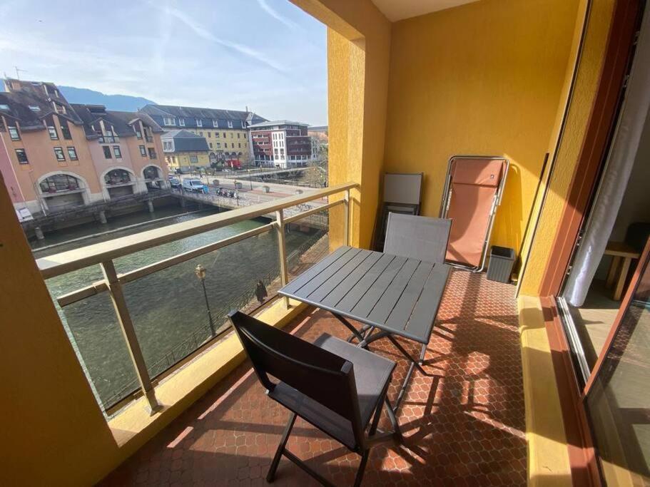 Quai Des Cordeliers, Balcon Et Vieille Ville Annecy Extérieur photo