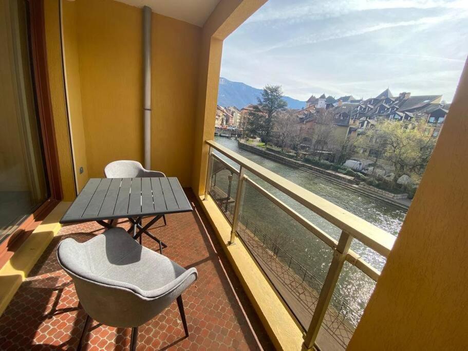 Quai Des Cordeliers, Balcon Et Vieille Ville Annecy Extérieur photo
