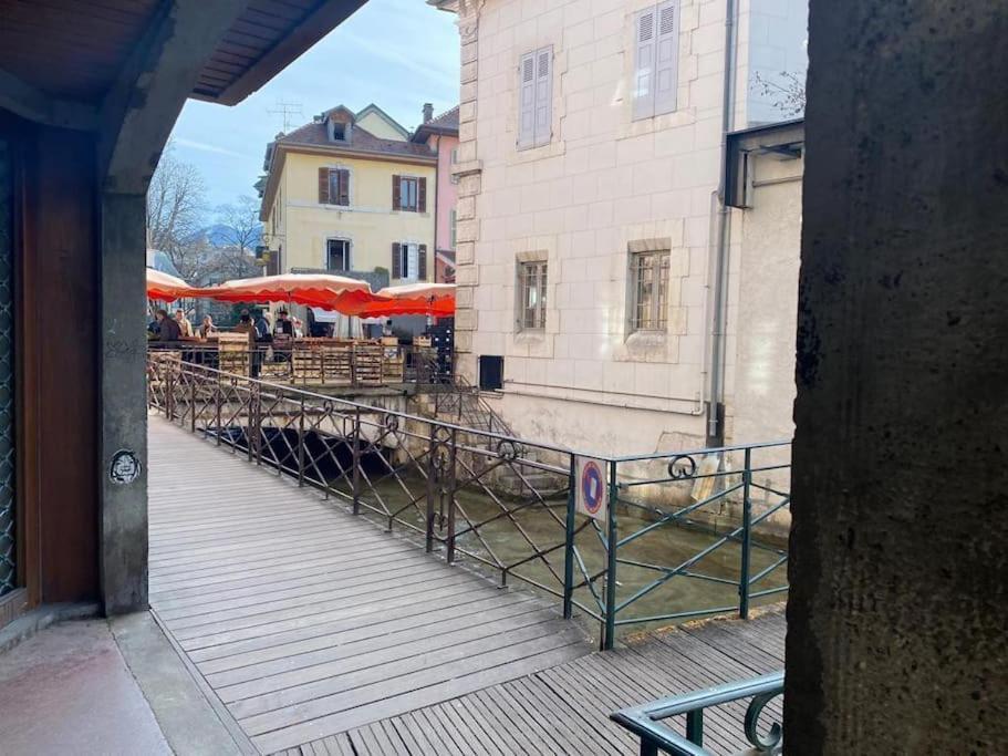 Quai Des Cordeliers, Balcon Et Vieille Ville Annecy Extérieur photo
